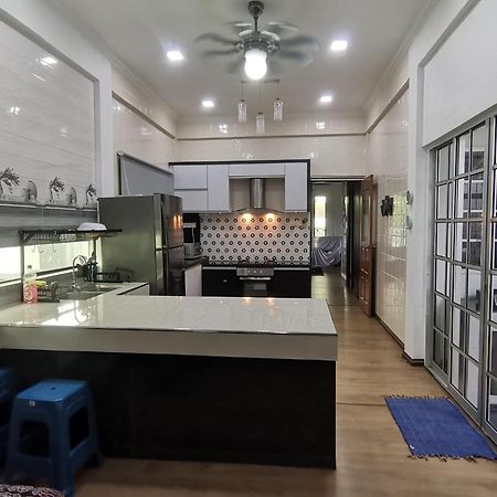 M Taz Homestay Kuching Exterior foto